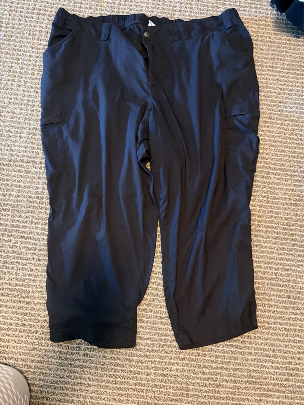 Duluth Trading Co Women's  Black Dry on the Fly Capris